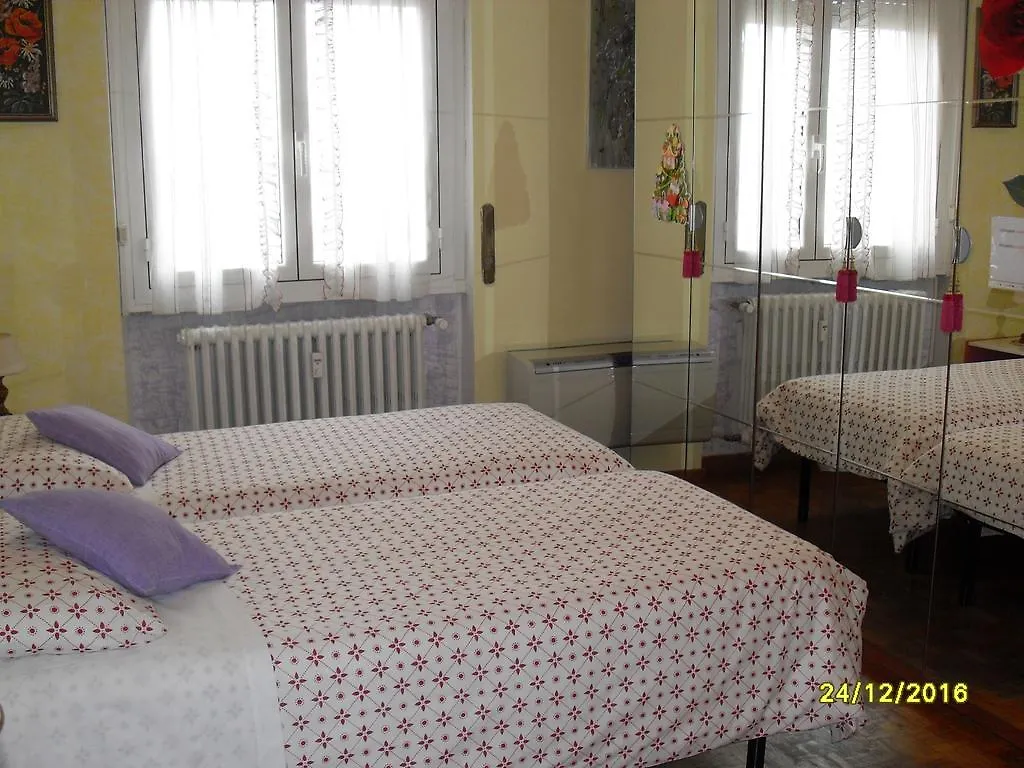 Milan House Hotel 0*,